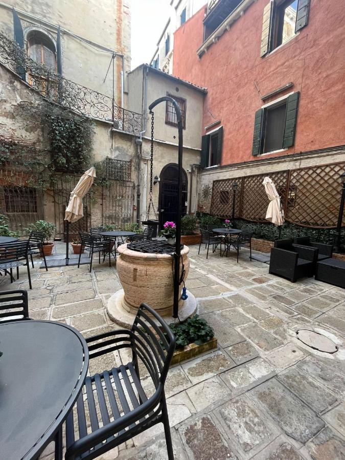 Corte Del Doge Di Rialto Venesia Bagian luar foto